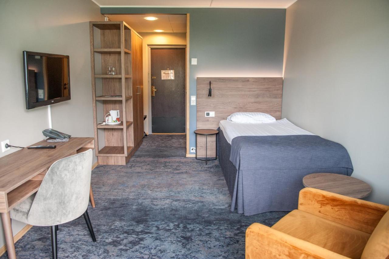 Single Room,697806516:JPEG